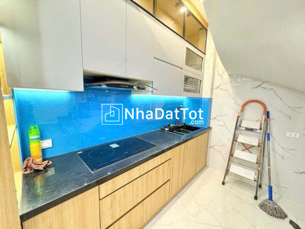 Cho thuê nhà phố giáp nhị 5 tầng, 3 ngủ, 11 triệu full đồ vào ngay, ,ở gđ, nhóm đi làm