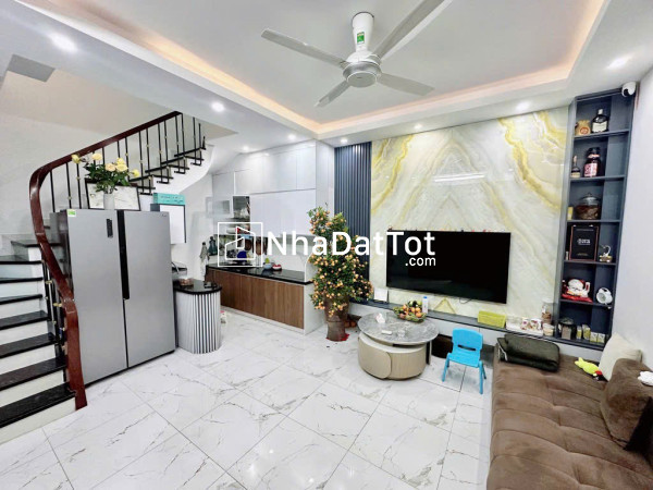 Bán nhà lạc long quân, tây hồ, 35m x 5 tầng x mt5m – full nội thất tiền tỷ – giá 8.65 tỷ