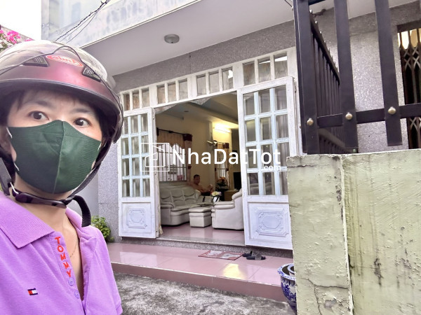 Víp nhà có bề ngang khủng- dt lớn - khu dân cư hiện hữu- đường tôn đản - gần siêu thị --tgaanf