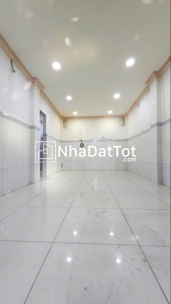 Nhà 2 tầng hẻm thẳng ngay chợ ba đình p10q8. giá: 3.68 tỷ