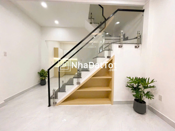 Nhà bán hẻm thẳng 136 nguyễn thị tần p2q8