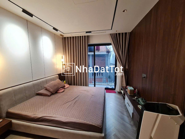 Ngõ chợ khâm thiên - ngõ thông - nhà đẹp dt 42m2 5 tầng mt 5.2m giá 13.9 tỷ