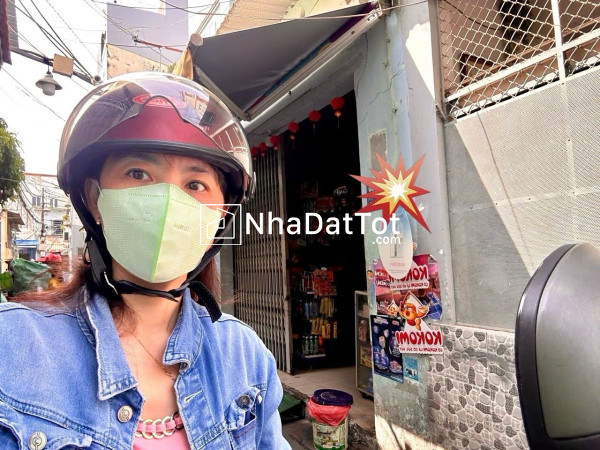 Bán nhà có dt lớn - tôn đản- đang kinh doanh tạp hóa-thuận tiện đi qua các quận xung quanh.