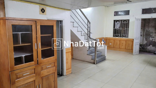 Cho thuê nhà ngõ 139 tân mai, 30m2 x 2 tầng, 2 ngủ, 7.5 triệu ở gđ, nhóm ngoan