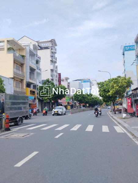 Ngộp lũy bán bích - 4x15m- hxh tránh 4 tầng  btct - kinh doanh