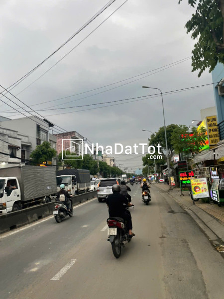 Bán nhà mặt tiền 8x40m giá 24,99 tỷ đường lê văn khương