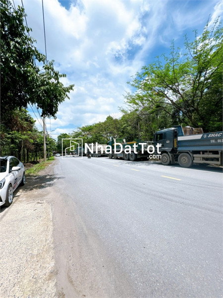 X084 bán nhà xưởng với thiết kế khung thép kiên cố, trang bị trạm điện lớn. trạm cân 80t