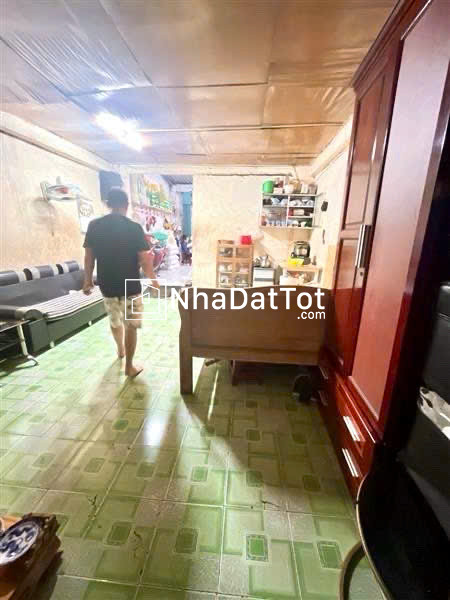 Bán nhà mặt tiền kinh doanh sầm uất - đoàn văn bơ- gần chợ, trường học- có dt lớn- giao thương