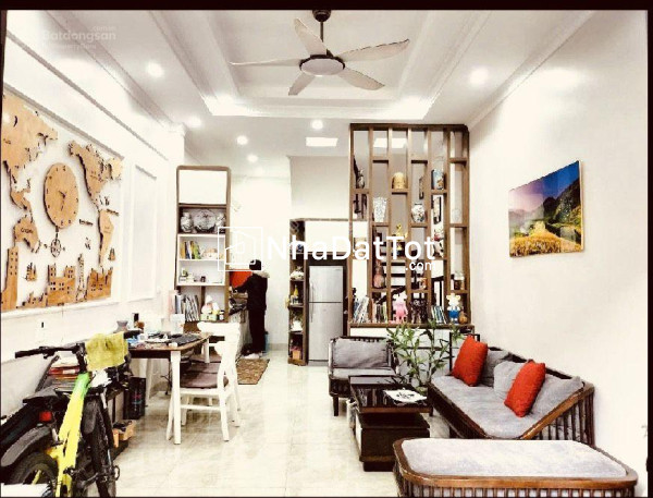 Bán nhà nguyễn văn cừ long biên dt 39 m * 5 tầng, gần cầu chương dương, trường 1 bước ra phố
