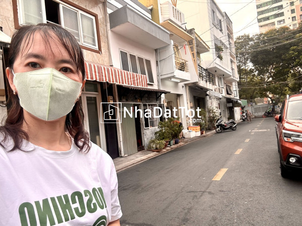 Khu víp phân lô nhà mặt tiền  -bén vân đồn - gần trường học, sieu thị- xe hơi đậu cửa- thông ra
