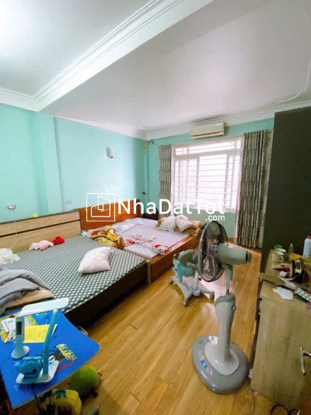 Bán nhà minh khai 4 tầng dân xây ở ngay 40M ra phố hai bà trưng
