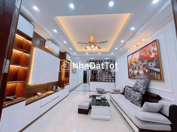 Bán nhà phạm ngọc thạch 42m2, 5 tầng đẹp ở luôn, giá bán nhỉnh 4 tỷ