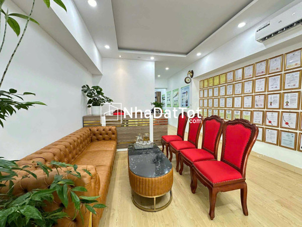 Do công ty chuyển địa điểm kinh doanh, mình cần sang nhượng lại mặt bằng 5 tầng