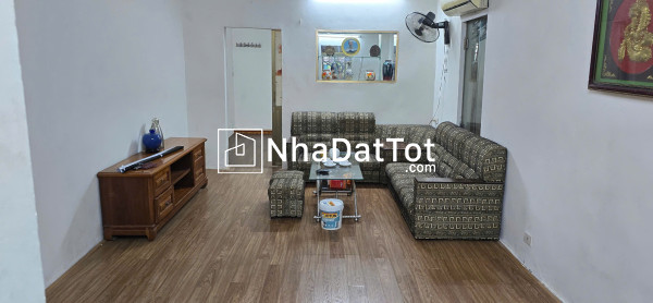 Cho thuê căn hộ tập thể phố lê thanh nghị, bách kinh xây 60m2, 3 ngủ, 7 triệu ở gđ, nhóm