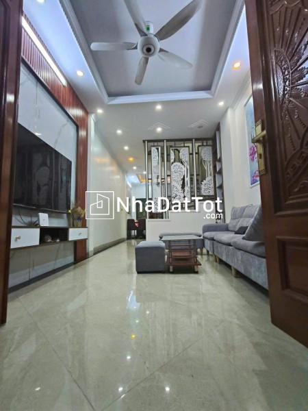 Cho thuê nhà mới cứng phố giải phóng 5 tầng x 50m2, 6 ngủ, 20 triệu làm vp, ở gđ