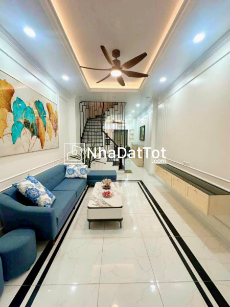 Bán nhà lạc long quân – 5 tầng – full nội thất tiền tỷ – 15m ra ô tô tránh– ngõ nông rộng - 8.6 tỷ