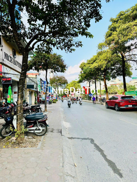 Bán nhà hoàng quốc việt 101m2x5t,view hồ,ôtô, kinh doanh,mặt tiền 5.3m, giá 32.8 tỷ