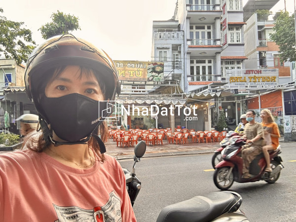 Nhà đoàn văn bơ có 2 mặt tiền- mặt trước vĩnh khánh có sẵn dòng tiền cho thuê- mặt sau chủ ở- xe