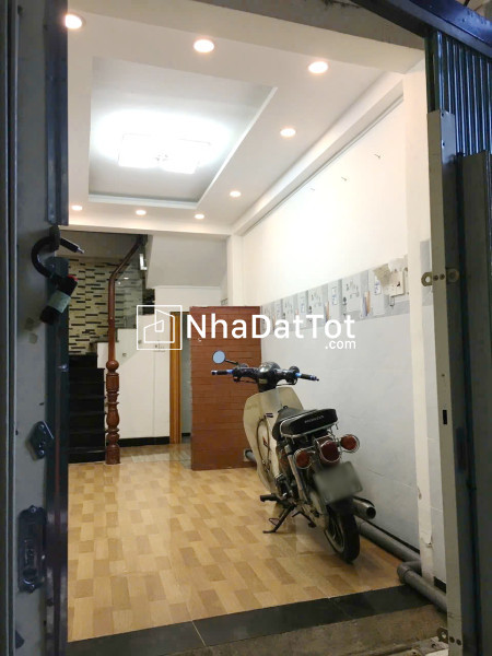 Nhà 4 tầng sát hẻm ôtô đường dạ nam p2q8. giá 2,76 tỷ bớt lộc