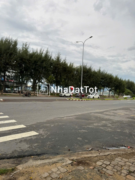 + biển nguyễn tất thành, đất diện tích rộng, đối diện khu phức hợp của vũ nhôm và bãi tắm thanh