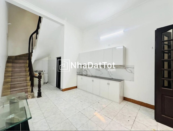 Cho thuê nhà võ thị sáu, 3 tầng x 40m2, 2 ngủ, 2 vệ sinh, 9 triệu kd onl, nhóm 5 ng, gđ...