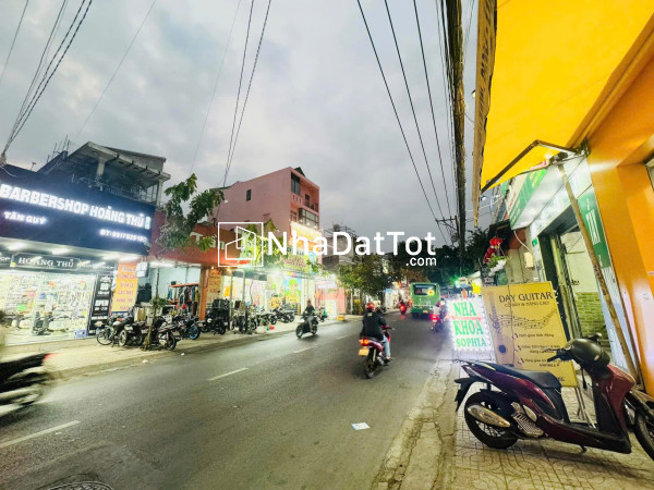 Bán nhà hxh 8m gò dầu, tân quý, 500m qua aeon tân phú, 8x18,5m, 2 tầng cũ, 13,9 tỷ.