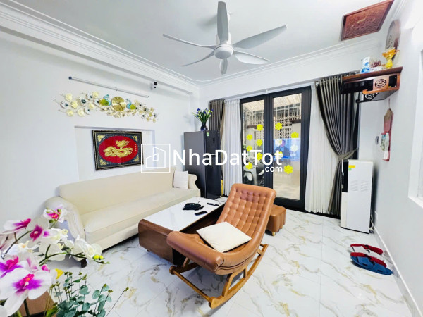 Bán nhà phố nguyễn trãi, lô góc 49m2, 5 tầng, mặt tiền 4,2m, giá 8.8 tỷ