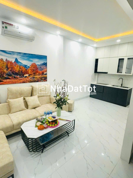 Cho thuê nhà ngõ hoà bình 4 minh khai 5 tầng x30m2, 3pn, 12.5 triệu