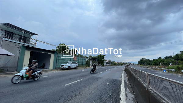Nhà 4 tâng mặt tiên ql1a suối cát, cam lâm diện tích sử dụng 240m2