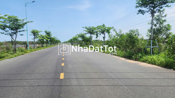 Bán 20.5m x 164m đất mặt tiền hùng vương - lagi chỉ 375tr/m ngang view biển