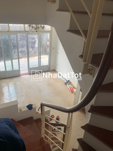Cho thuê nhà ngõ ngọc hà,  30 m2* 4 tầng 2pn 3vs, 11 triệu