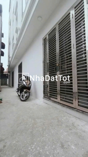 Bán nhà riêng bát khối 35m2,x 5 tầng mặt tiền 6m, 5.4 tỷ long biên.