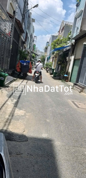 Nhà đẹp, thiết kế hiện đại, đúc thật 4 tầng, nằm trong khu dân cư hiện hữu, hẻm xe tải chạy vi vu,