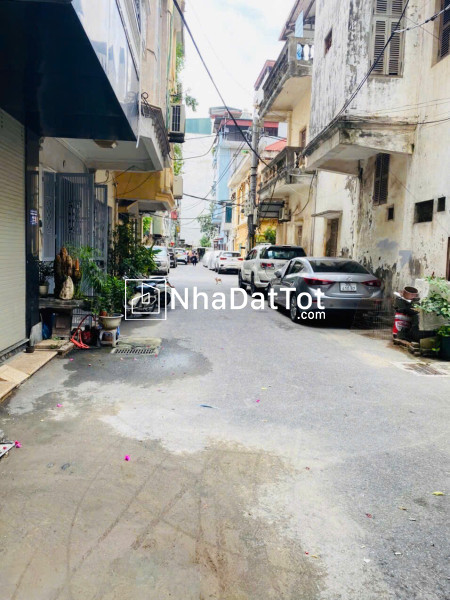 Cho thuê nhà nguyên căn ngõ 281 khương trung, 40m2 x 2 tầng 1 tum.2 ngủ.2 wc, 9 triệu