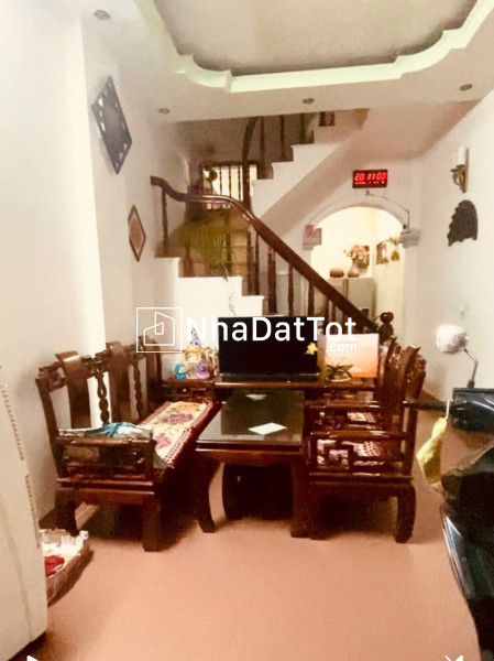 Cho thuê nhà ngõ 3 phố lĩnh nam, 44m2 x 3.5 tầng, 4 ngủ, 3 wc, 11 triệu