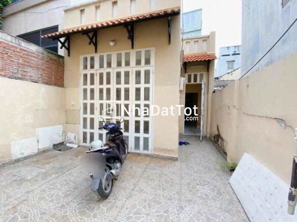 Bán nhà hxh cách mạng tháng tám - ngay cv lê thị riêng, 5,5x25m, 2 tầng cũ, 16,5 tỷ.