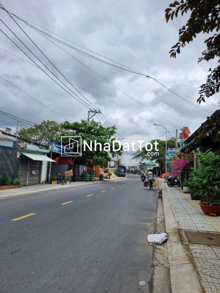Nhà xưởng (8.2x40) mt nhựa 16m nguyễn thị thảnh, thới tam thôn, hóc môn giá rẻ