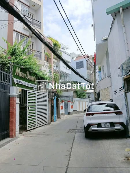 Nhà hxh đường cách mạng tháng 8 quận 10.