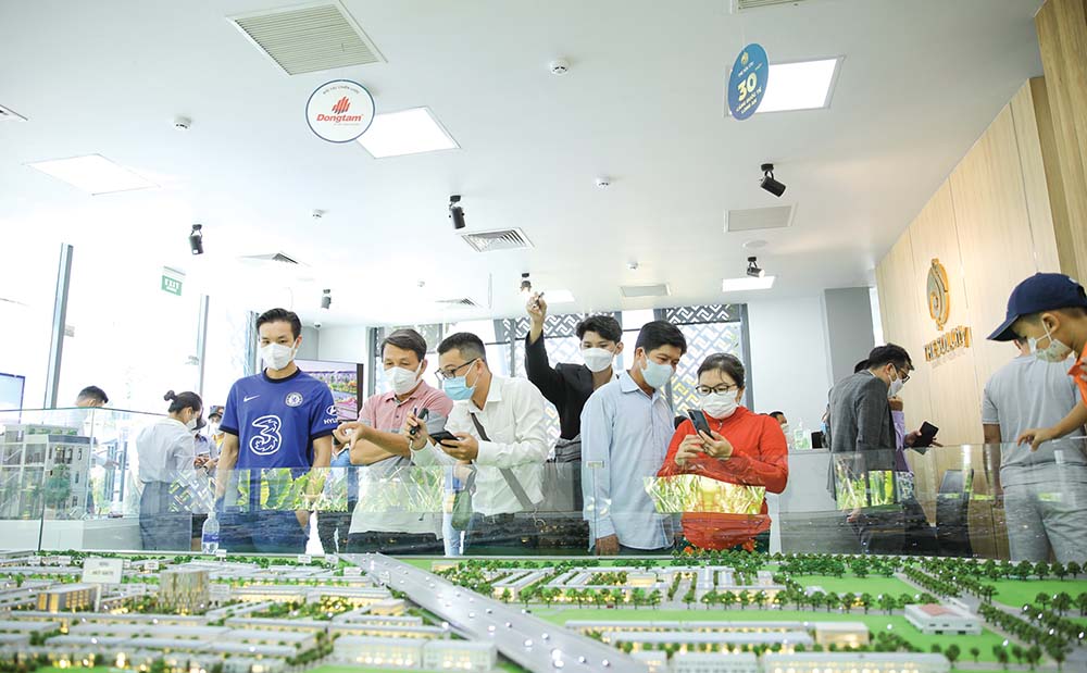 Thị trường bất động sản: Doanh nghiệp và nhà đầu tư ngóng “phao cứu sinh”